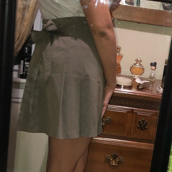 A-line Olive Pleated Mini Skirt with a Bow - Picture 5 of 6